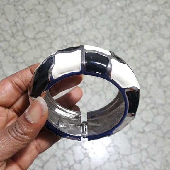 AUTHENTIC Lia Sophia Bangle NWOT - Picture 2 of 3